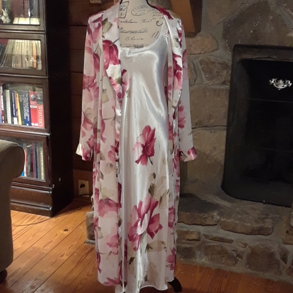 California Dynasty Other - California Dynasty gown & robe set